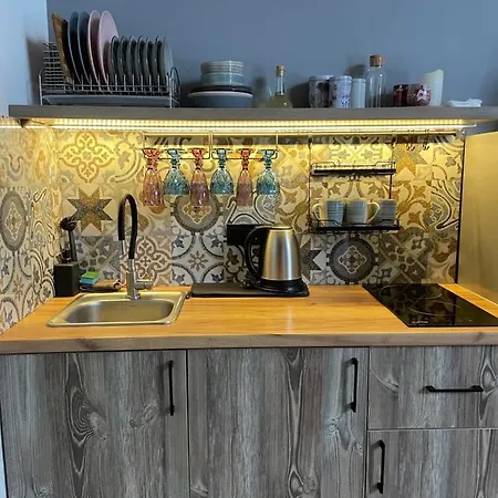 Roksa 2 з басейном Lodge *